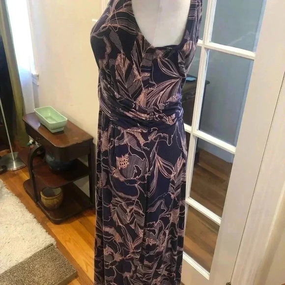 A Pea in the Pod sleeveless maxi dress - Picture 2 of 6